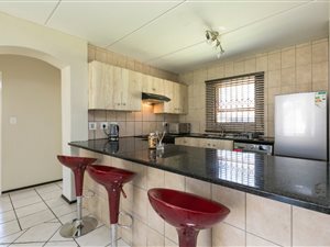 2 Bed Apartment in Dainfern