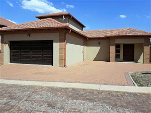 4 Bed House in Bronkhorstbaai