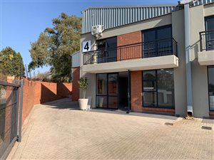 330 m² Industrial space in Ferndale