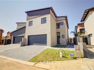 3 Bed House in Boardwalk