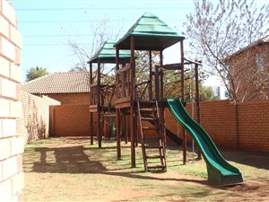 2 Bed Townhouse in Paramount Estate