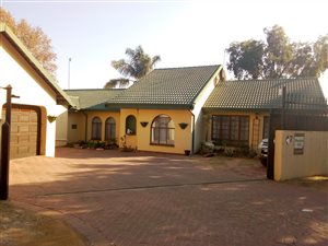 5 Bed House in The Reeds