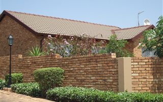 3 Bedroom Townhouse in Honeydew Ridge