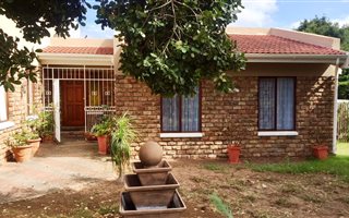 4 Bedroom House in Meedingsride
