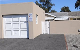 2 Bedroom House in Plattekloof Glen