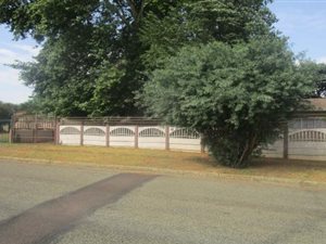 3 Bed House in Selection Park