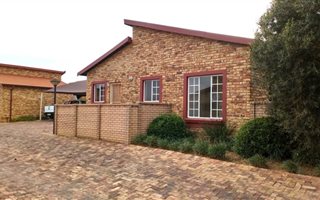 3 Bedroom Townhouse in Kosmosdal