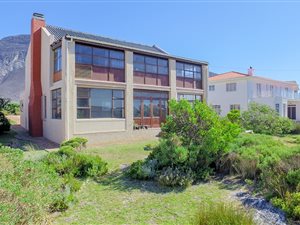 3 Bedroom House in Bettys Bay