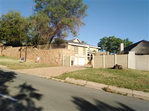4 Bed House in Quellerina