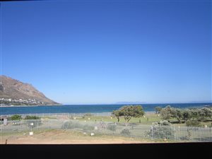 2 Bedroom Duplex in Gordons Bay Central