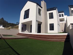 3 Bed House in La Roche