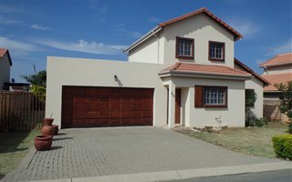 3 Bedroom Townhouse in Waterkloof