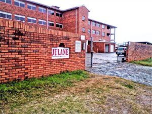 2 Bed Apartment in Rowallan Park and surrounds