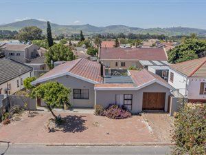4 Bed House in Bernadino Heights