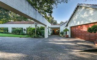 4 Bedroom House in Bryanston East