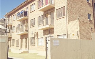 1 Bedroom Apartment in Krugersdorp Central