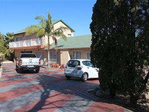 6 Bed House in Country View