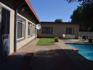 5 Bed House in Jim Fouche Park