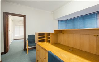 81 m² Office Space in George Central