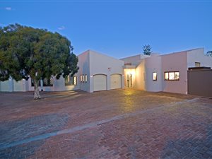 6 Bed House in North Riding