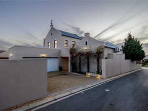 3 Bed House in Kelderhof Country Village