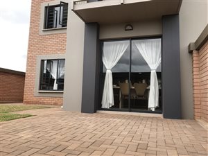 3 Bed Apartment in Kameeldrift