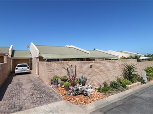 3 Bed Townhouse in Beacon Bay
