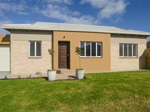 3 Bed Townhouse in Pacaltsdorp