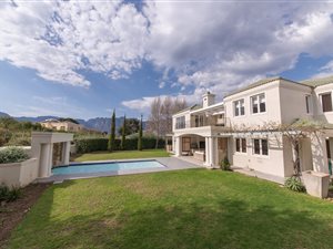 5 Bed House in Erinvale Estate