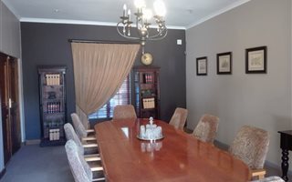 8 Bedroom House in Clydesdale