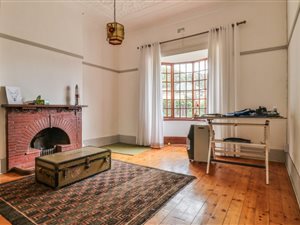 3 Bed House in Kensington