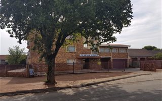 2 Bedroom Apartment in Vanderbijlpark CE
