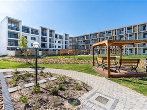 3 Bed Apartment in Paardevlei