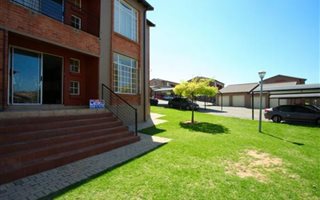 2 Bedroom Townhouse in Laser Park
