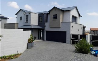 4 Bedroom House in Olympus AH