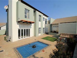 4 Bed House in Midstream Ridge Estate