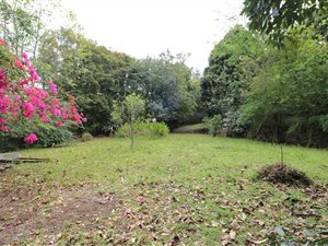 1811 m² Land available in Kloof