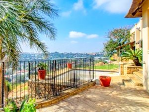 4 Bed House in Florida View