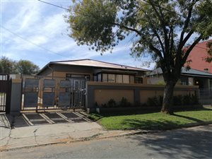 3 Bed House in Roodepoort North
