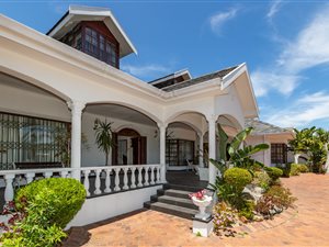 7 Bed House in Penlyn Estate