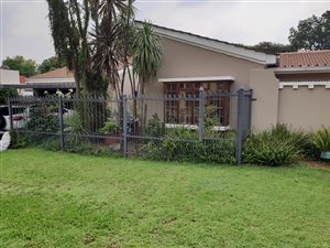 3 Bed House in Lynnwood Glen