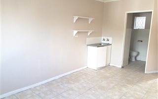 Bachelor apartment in Scottsville
