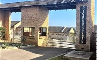 2 Bedroom Townhouse in Bothasrus