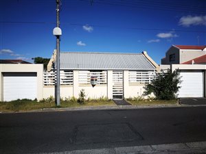 8 Bed House in Lansdowne