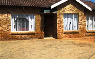 3 Bedroom House in Kingsview