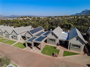 2 Bed Townhouse in Hartbeespoort Dam