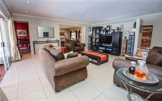 4 Bedroom House in Blouberg Sands