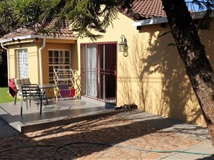 3 Bed House in Weltevreden Park