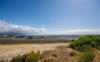 608 m² Land available in Dennegeur