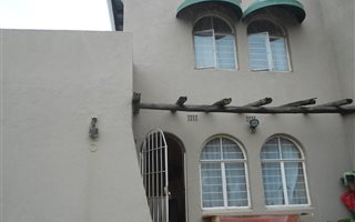 3 Bedroom Townhouse in Roodepoort Central